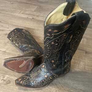 COPY - Women’s CORRAL boots size 7.5